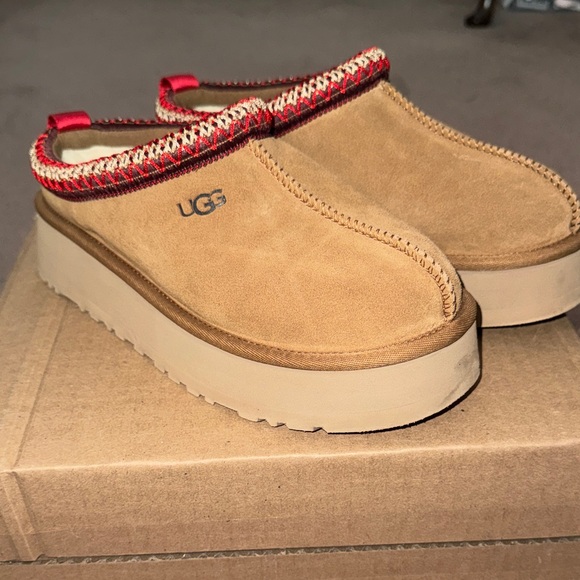 UGG Shoes - UGG Tazz II chestnut platform slippers